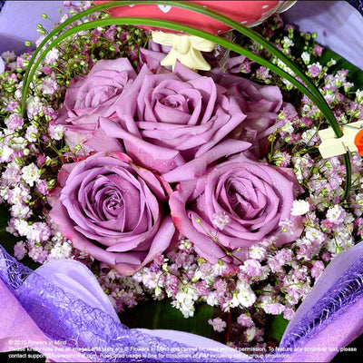 Bouquet of Roses & Balloon - FLOWERS IN MIND