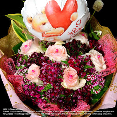Bouquet of Roses & Balloon - FLOWERS IN MIND