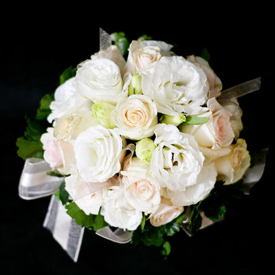 Bridal bouquet in bridal holder (WD11) - FLOWERS IN MIND