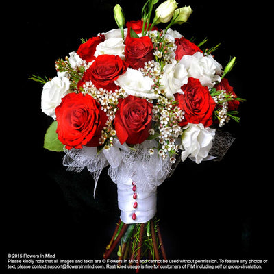 Bridal bouquet in natural stem (WD123) - FLOWERS IN MIND