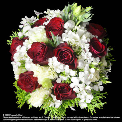 Bridal bouquet in natural stem (WD80) - FLOWERS IN MIND