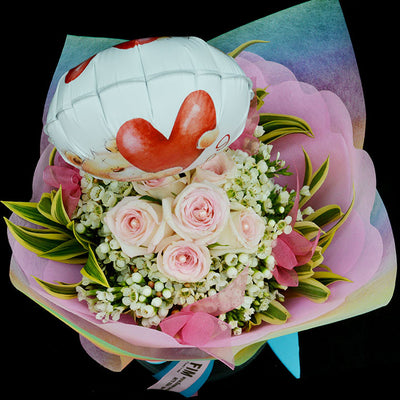 Bouquet of Roses & Balloon - FLOWERS IN MIND