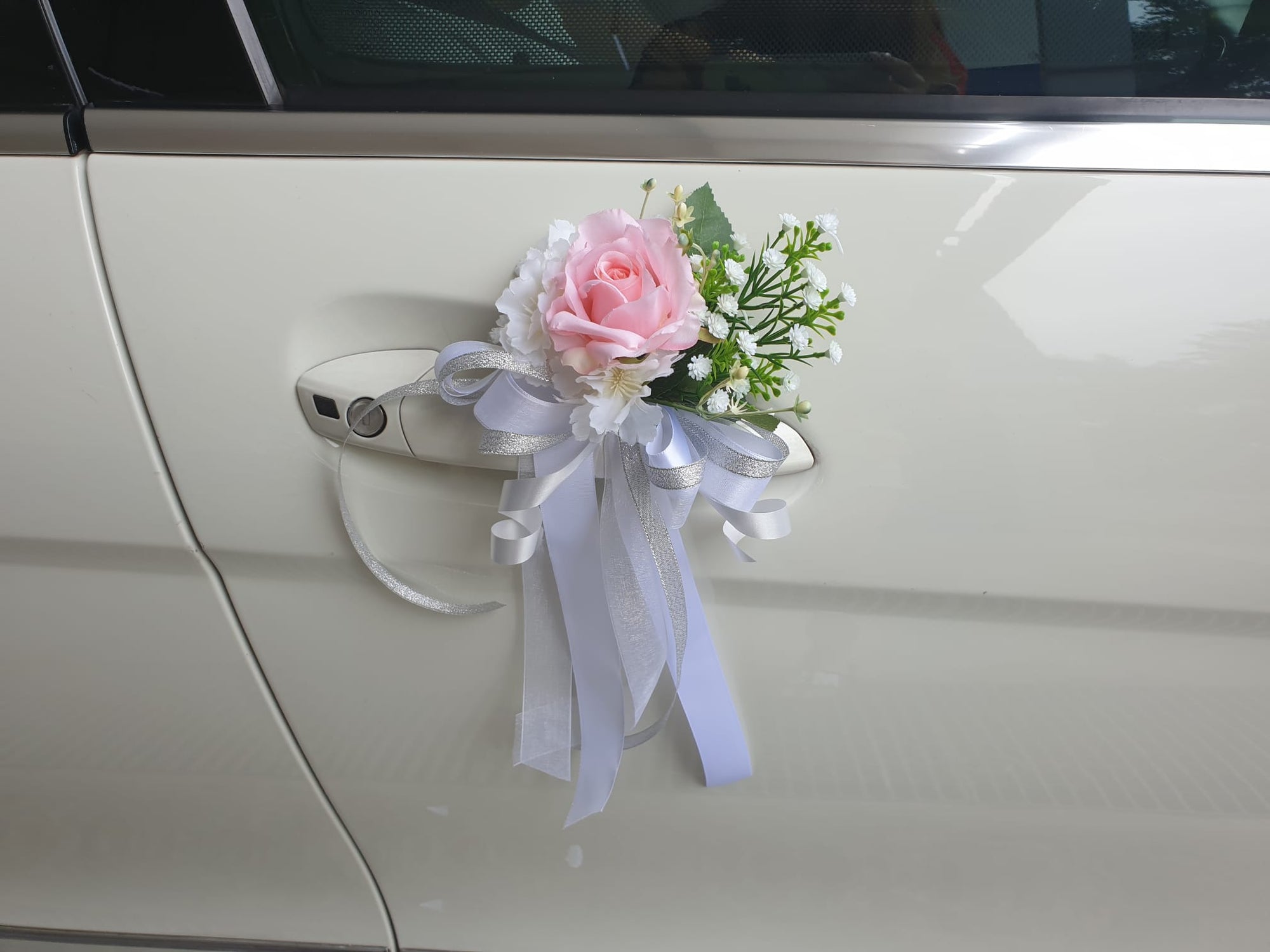 Bridal Car Decoration (with ribbons) - FLOWERS IN MIND